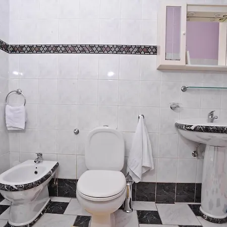 Epicenter Apartment *