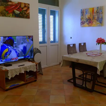 Epicenter Apartment *